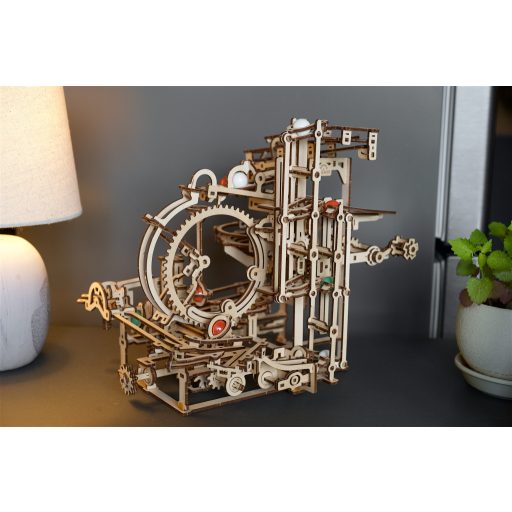UGEARS Lépcsős golyópálya modell