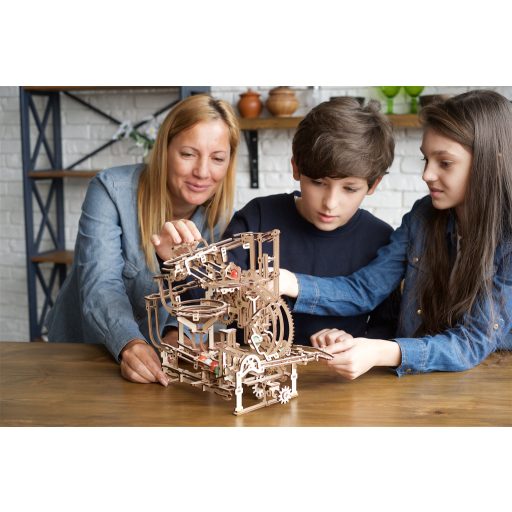 UGEARS Lépcsős golyópálya modell