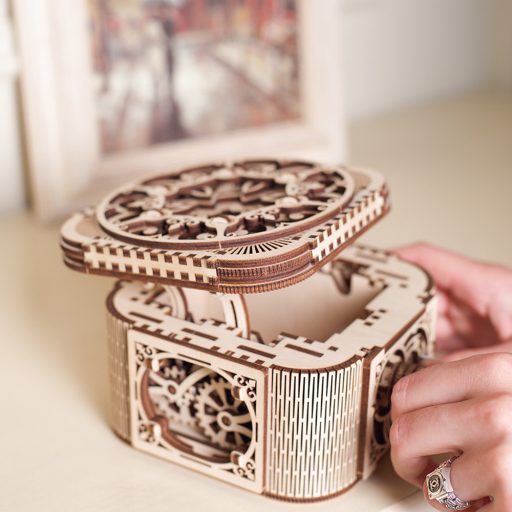 UGEARS Kincsesláda mechanikus modell