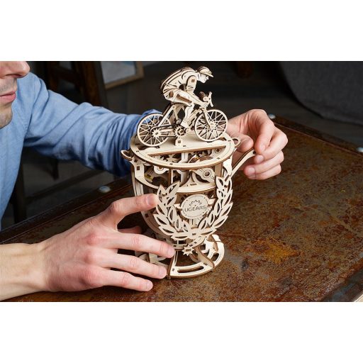 UGEARS Biciklista modell