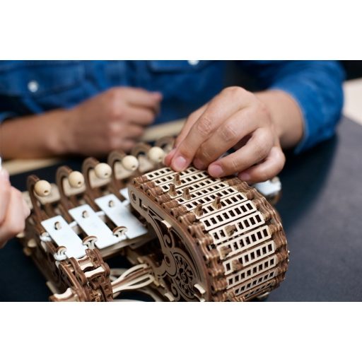 UGEARS Celesta mechanikus modell