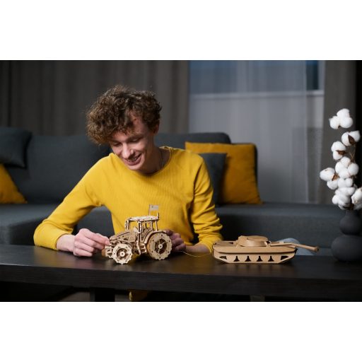 UGEARS A traktor győzelme mechanikus modell