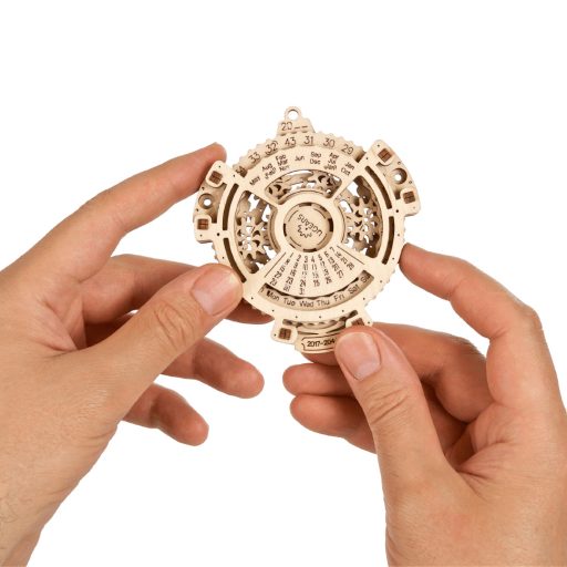 UGEARS Naptár mechanikus modell 2.0