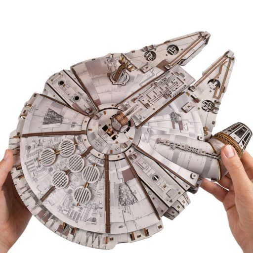 UGEARS Millennium Falcon™ modell
